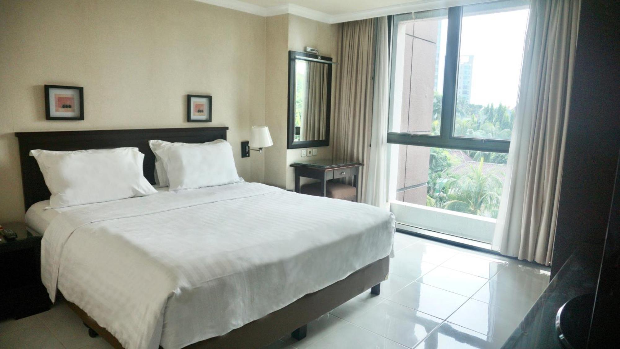 Kristal Hotel Jakarta Exterior photo