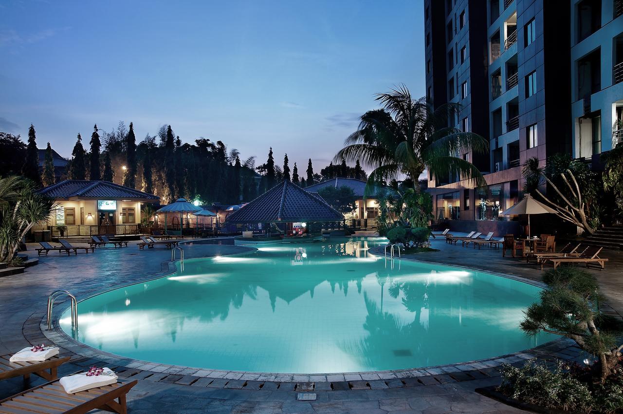 Kristal Hotel Jakarta Exterior photo
