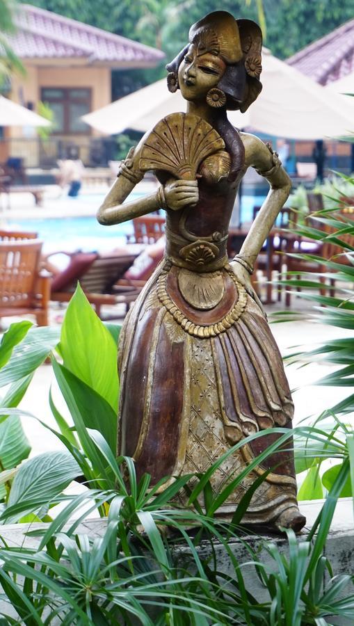 Kristal Hotel Jakarta Exterior photo